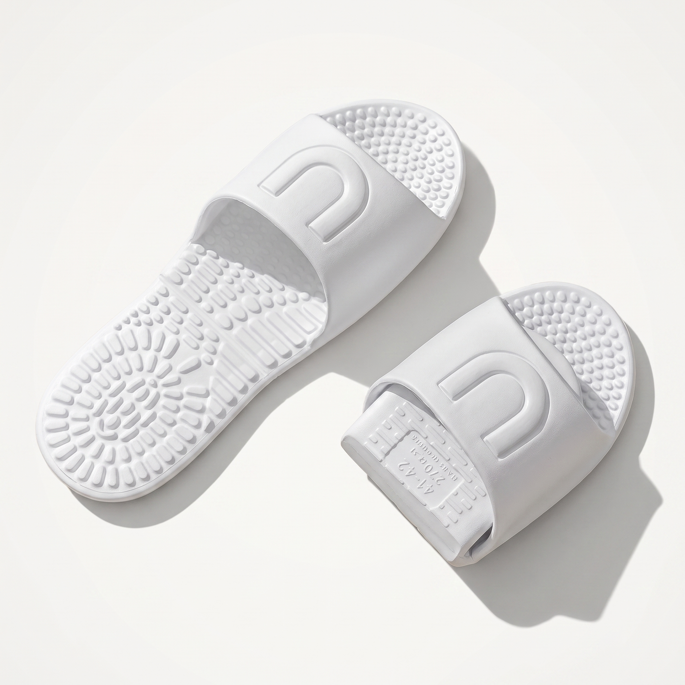 Pocket Slippers in white, open / Chaussons Pocket blancs, dépliés / Pocket Slippers in Weiß, offen