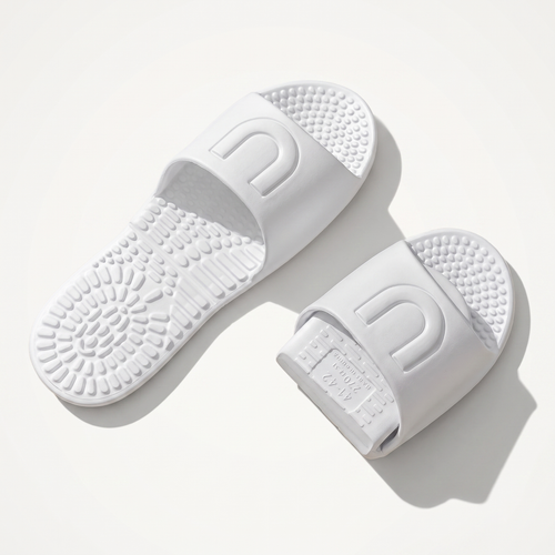 Pocket Slippers in white, open / Chaussons Pocket blancs, dépliés / Pocket Slippers in Weiß, offen