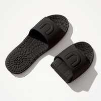Pocket Slippers in black, open / Chaussons Pocket noirs, dépliés / Pocket Slippers in Schwarz, offen