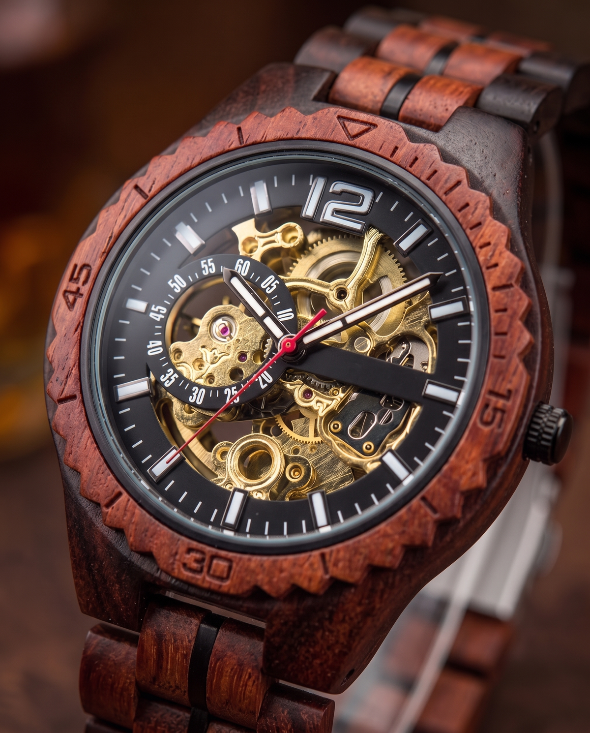 Red Wood wooden watch, wood grain and dial detail